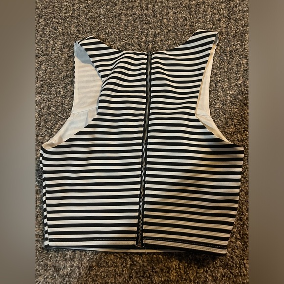 Nice Striped crop top - Picture 4 of 4